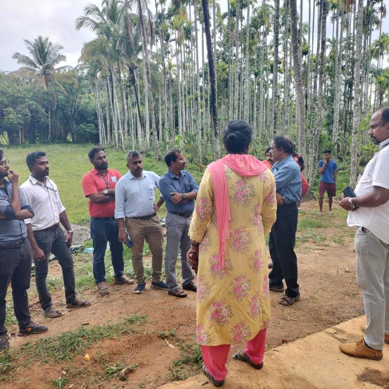 Public interaction in Eranjoli Pulikkal Road, Wayanad